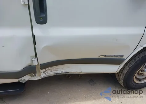 2002 Chevrolet Express from USA, damaged, VIN 1GAHG39R421214481